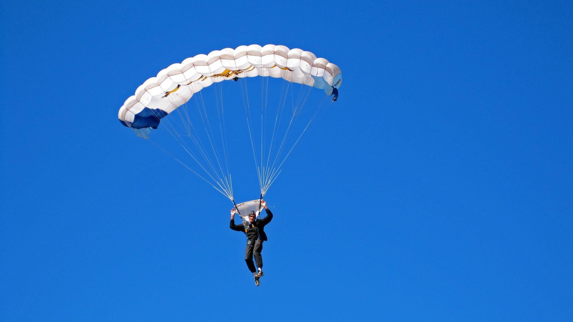 海岸线自行车骑游节，欣赏沿海美景的运动乐趣，海岸线骑行路线